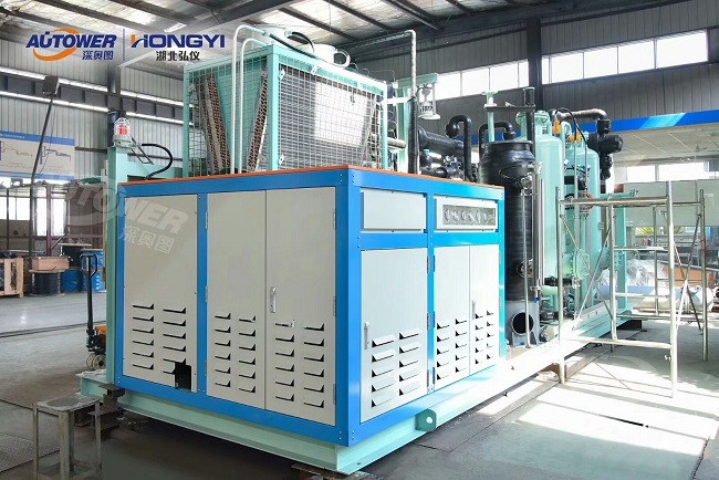     全自動液動汽車桁架鶴管的應(yīng)用有哪些呢？全自動桁架鶴管其主要構(gòu)成有如下幾大部分：液壓控制系統(tǒng)、電氣控制系統(tǒng)、裝車鶴管、行走小車、密封帽、自動跟進(jìn)機(jī)構(gòu)、桁架等幾部分組成。液壓控制系統(tǒng)中主要由縱向驅(qū)動液壓缸、橫向驅(qū)動液壓缸、升降液壓缸、液壓站等幾部分組成。   全自動液動汽車桁架鶴管的應(yīng)用有哪些      它負(fù)責(zé)鶴管裝車對位的執(zhí)行。電氣控制系統(tǒng)其主要控制液壓站的閥組換向、液位報警信號的采集及處理，它是全自動桁架鶴管的中控。裝車鶴管其主要包括進(jìn)油管、回氣管、伸縮垂管、三通管及真空短流器等組成，其負(fù)責(zé)介質(zhì)的裝載及揮發(fā)氣體的導(dǎo)出。行走小車主要包括縱向行走小車和橫向行走小車，他主要作用：其一是鶴管的安裝載體；其二是帶動鶴管進(jìn)行罐口對位。   全自動液動汽車桁架鶴管的應(yīng)用有哪些      密封帽及自動跟進(jìn)機(jī)構(gòu)其主要作用起到密閉裝車，當(dāng)罐車隨著介質(zhì)的裝載而降低高度時，跟進(jìn)機(jī)構(gòu)壓縮密封帽保證密封帽和罐口貼合，防止揮發(fā)氣體外泄，污染環(huán)境及產(chǎn)生安全事故。      想要了解更多關(guān)于全自動鶴管的相關(guān)信息，請關(guān)注深圳市奧圖威爾科技有限公司！